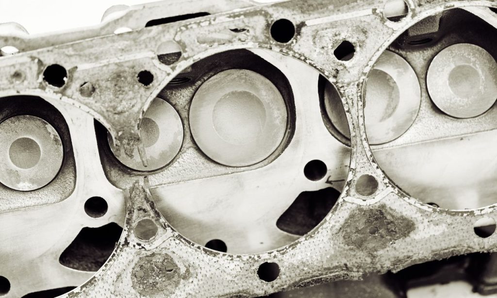 what causes a cracked cylinder head